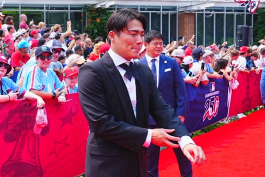 レッドカーペットに登場したドジャース・山本由伸【写真:荒川祐史】