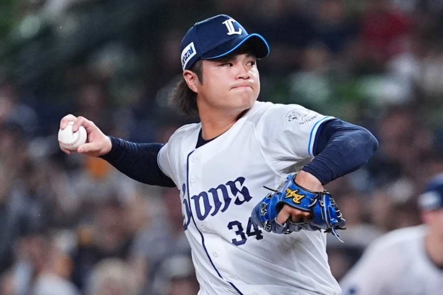 ロッテ戦に登板した西武・甲斐野央【写真:小林靖】