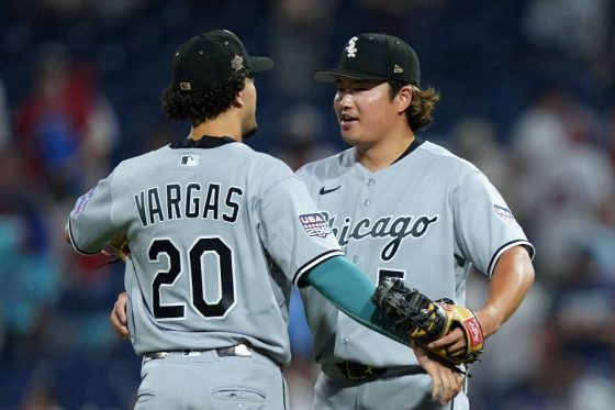 球宴で三角関係勃発？　山本由伸は「嫉妬してる」…元ド軍26歳が告白した“お気に入り変更”