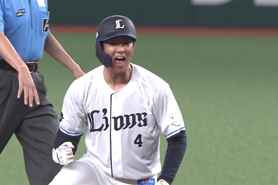 ロッテ戦で逆転打を放った西武・石井一成【画像：パーソル パ・リーグTV】