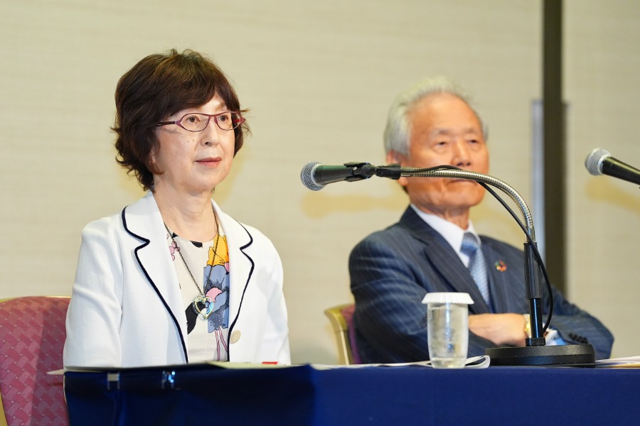 オーナー会議に出席したDeNA・南場智子オーナー(左)と榊原定征コミッショナー【写真:代表撮影】