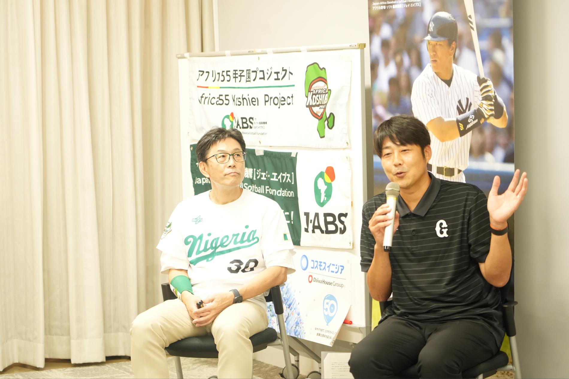 トークショーを行った元巨人・東野峻氏（右）とJ-ABS友成晋也氏【写真：楢崎豊】