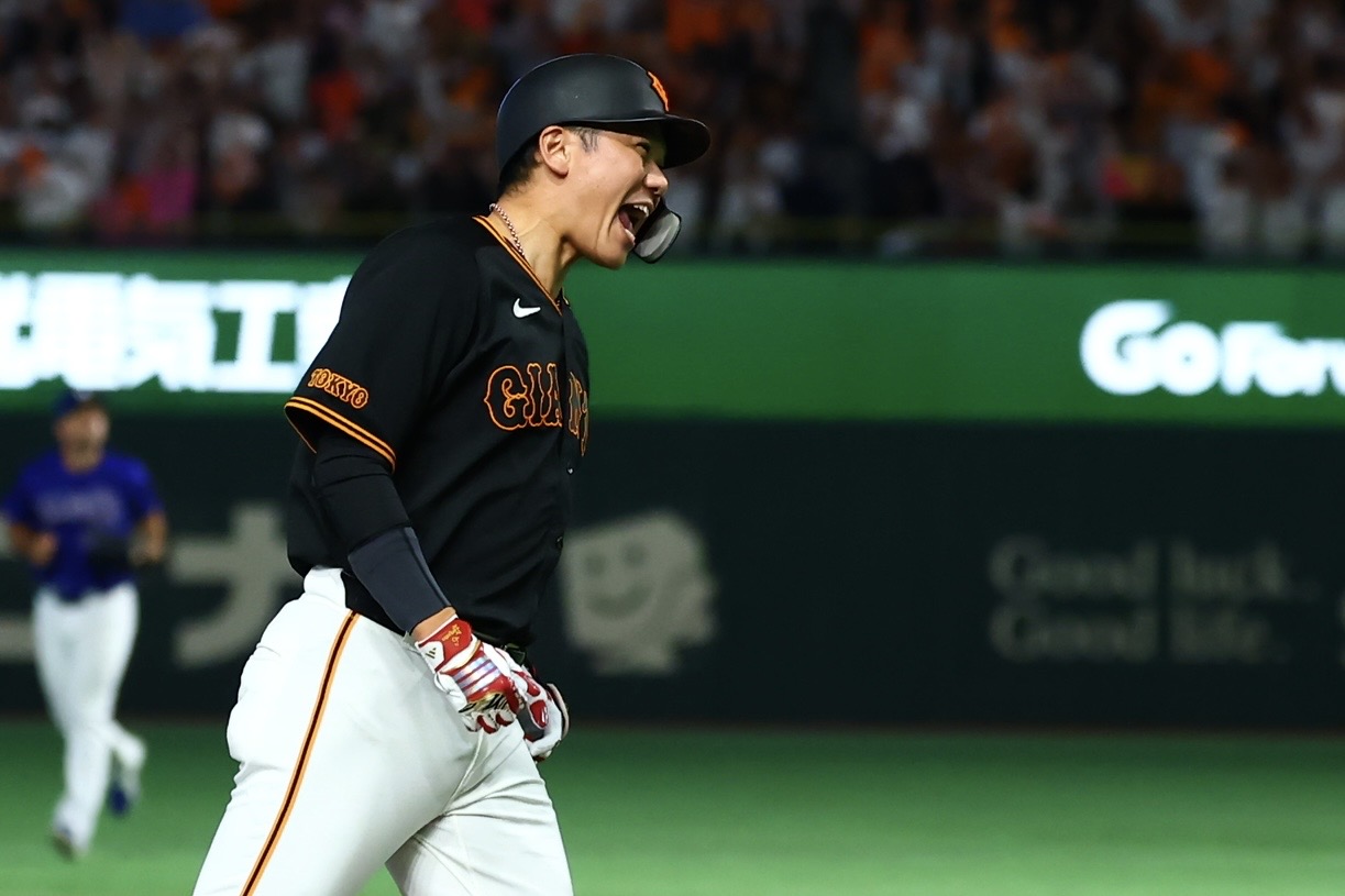 劇的弾に絶叫する巨人・坂本勇人【写真：加冶屋友輝】