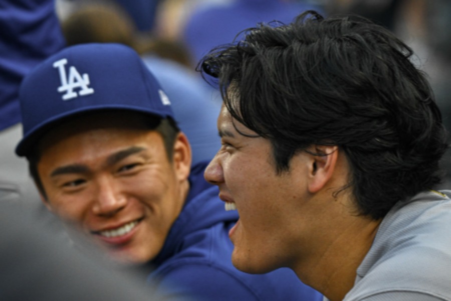 球団カメラマンが捉えた山本由伸(左)と大谷翔平【写真提供:ジョン・スーフー/ドジャース】