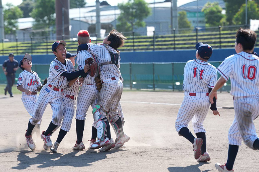 連覇を決めた城東リーグナイン【写真:井上学】
