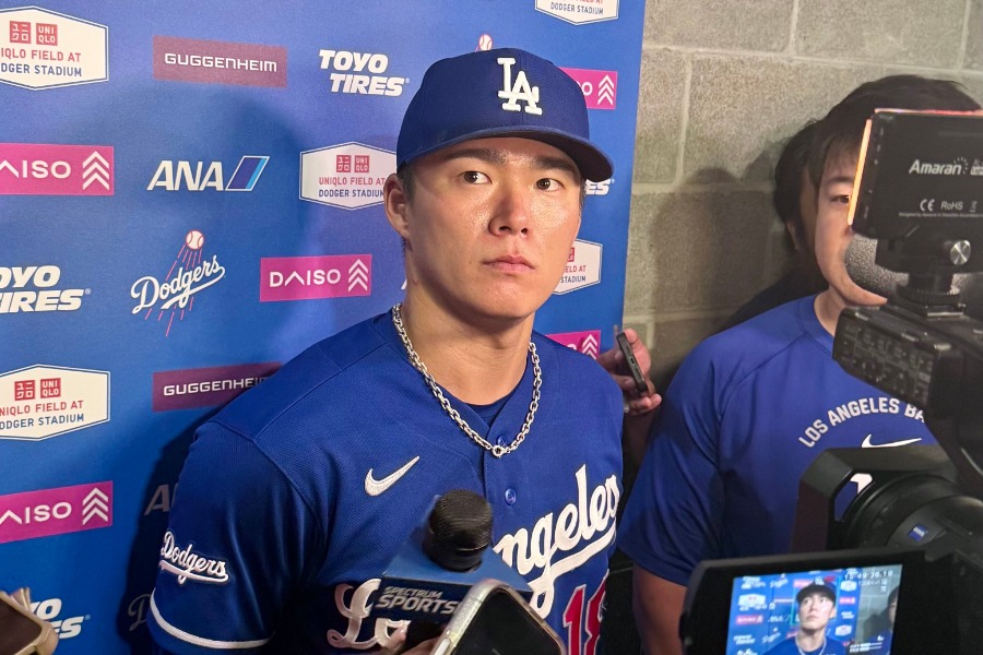 試合後の取材に応じたドジャース・山本由伸【写真:小谷真弥】