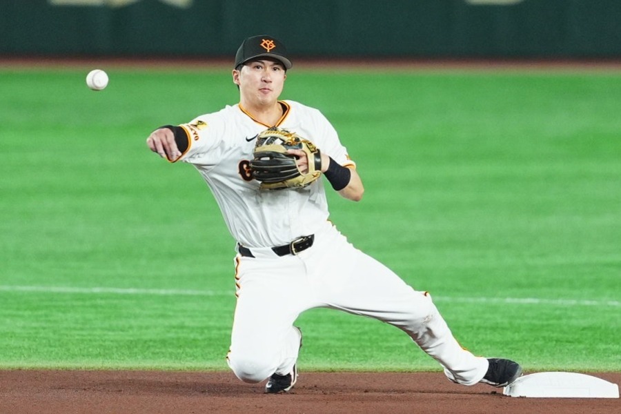 巨人・泉口友汰【写真:小林靖】
