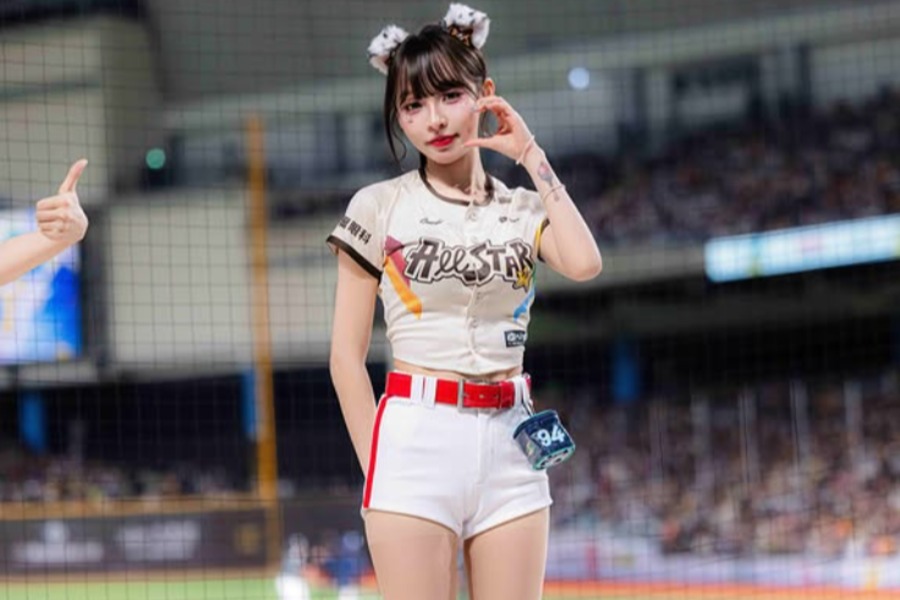 オールスターゲームで声援を送る林襄【写真:ドラゴン・ビューティーズ公式インスタグラムよりスクリーンショット】