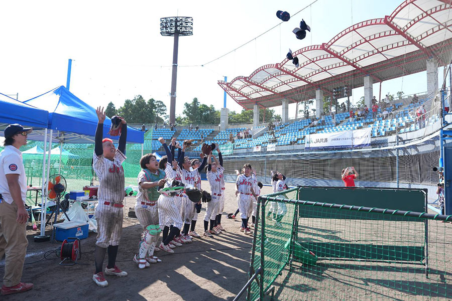 伝統の強打を発揮して大会連覇を掴んだ【写真:井上学】