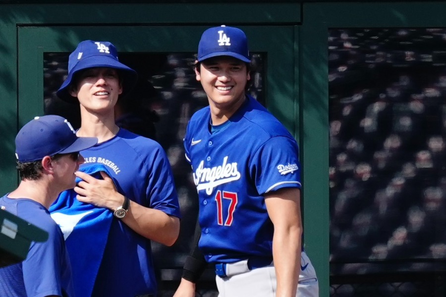 試合前、ブルペンで投球練習を行ったドジャース・大谷翔平【写真：黒澤崇】