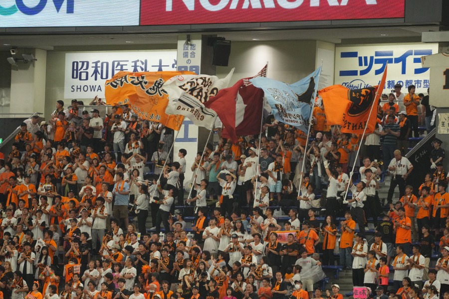 ティム・ネベレット氏が訪れた東京ドーム【写真：小林靖】