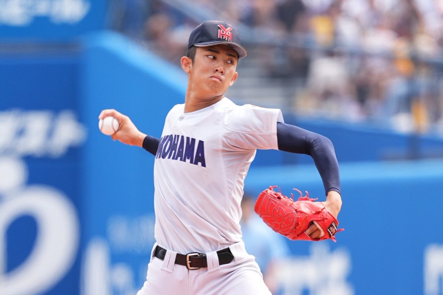 慶応戦に先発した横浜・織田翔希【写真：小林靖】