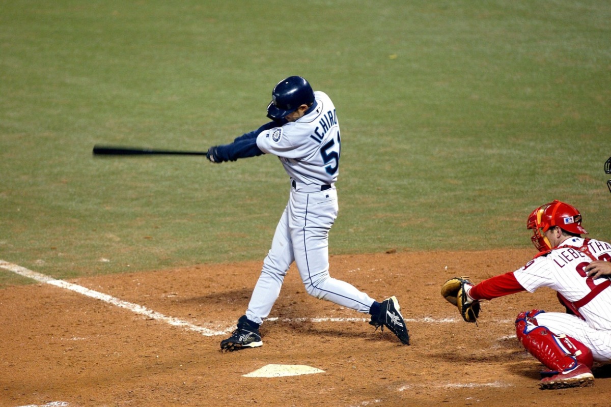 2003年6月4日のフィリーズ戦でこの日4本目の安打を放ったイチロー【写真：産経新聞社】