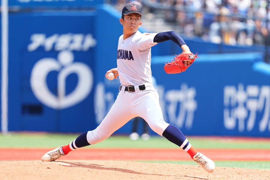 準決勝、慶応戦に先発した横浜・織田翔希【写真：小林靖】