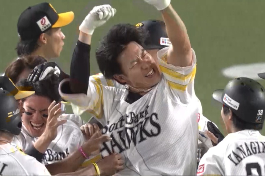 サヨナラ適時打を放ったソフトバンク・柳田悠岐【画像：パーソル パ・リーグTV】
