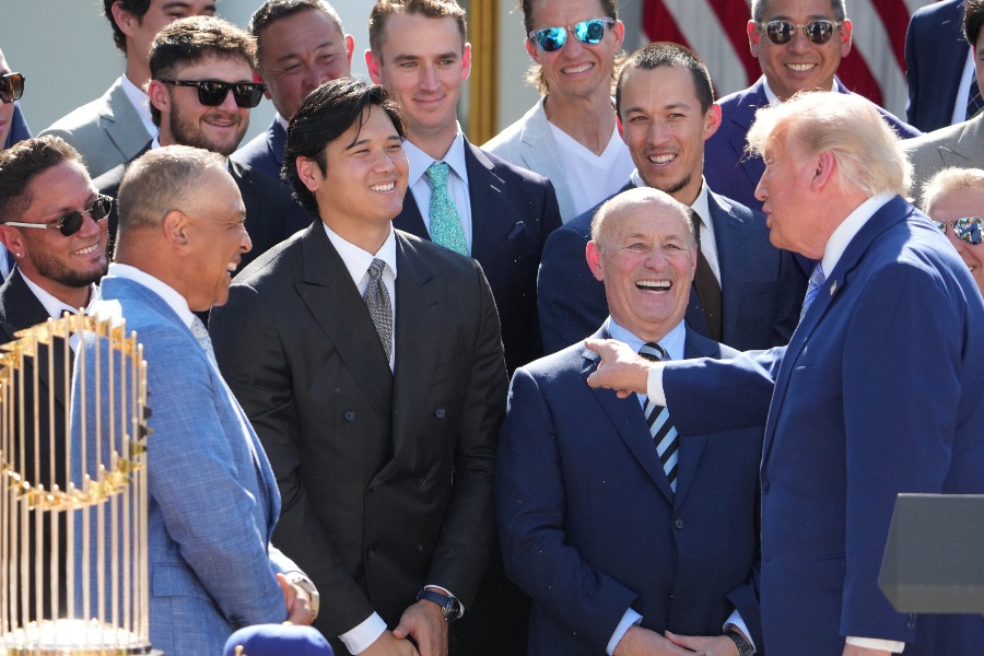 ホワイトハウスを訪問した大谷翔平（左）とトランプ大統領【写真：アフロ】