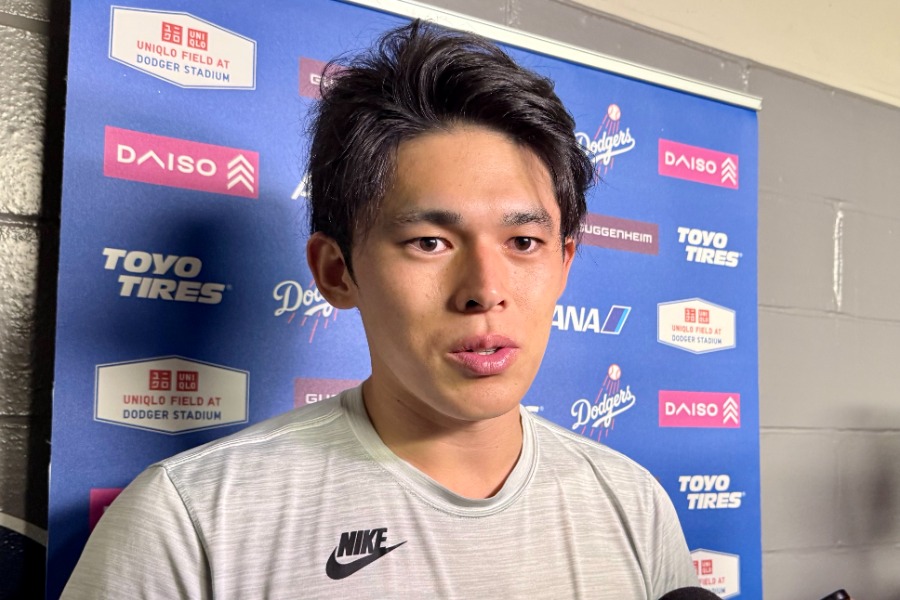 試合後に取材に応じたドジャース・佐々木朗希【写真：黒澤崇】