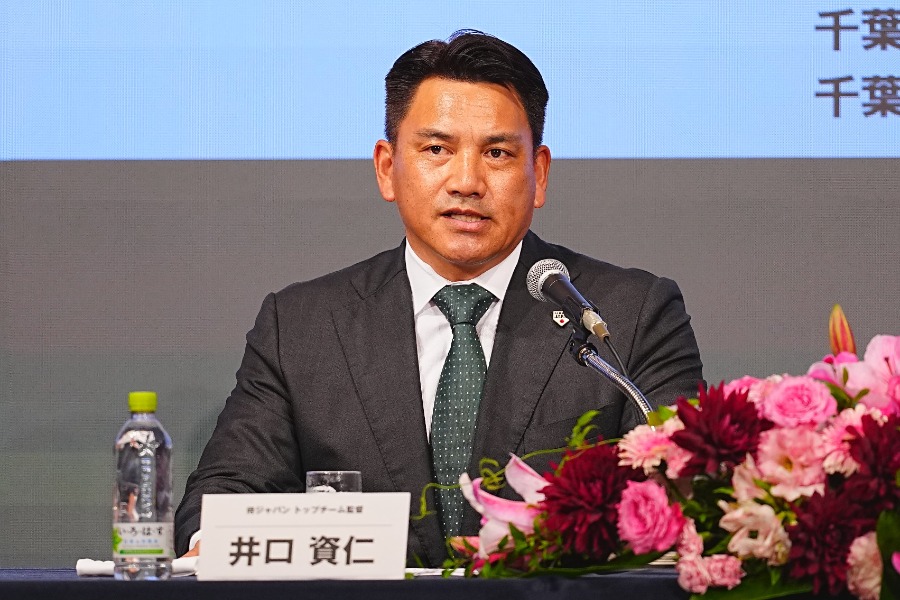 侍ジャパン監督就任会見に臨んだ井口資仁氏【写真:荒川祐史】