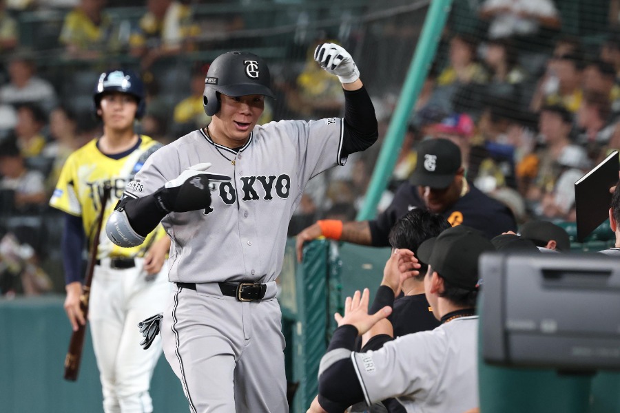 7号ソロを放った巨人・佐々木俊輔【写真:栗木一考】