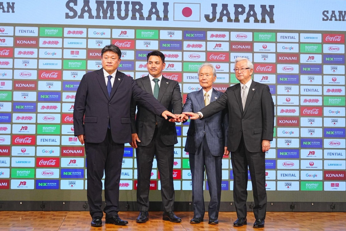 25日、都内で開かれた侍ジャパン監督就任会見【写真：荒川祐史】