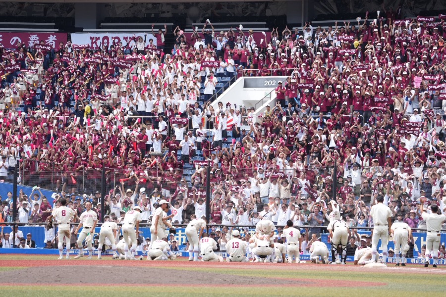 千葉大会は拓大紅陵が9回逆転勝利で24年ぶりに夏の甲子園出場を決めた【写真:岡部直樹】