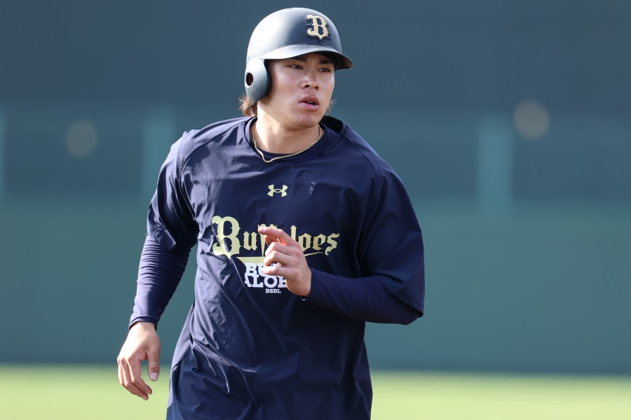オリックスからヤクルトへの移籍が発表された遠藤成【写真：加治屋友輝】