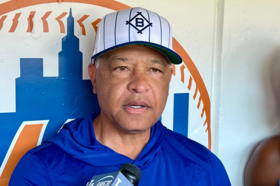 試合前の取材に応じたドジャースのデーブ・ロバーツ監督【写真：小谷真弥】