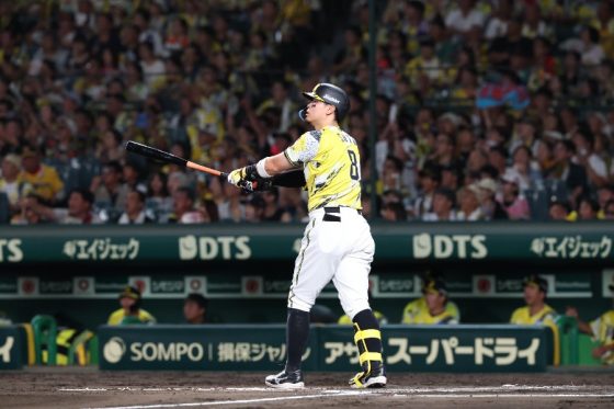 佐藤輝明は「メジャー行ってくれ」　甲子園に響いた“爆音”…確信弾に騒然「打球音おかしい」