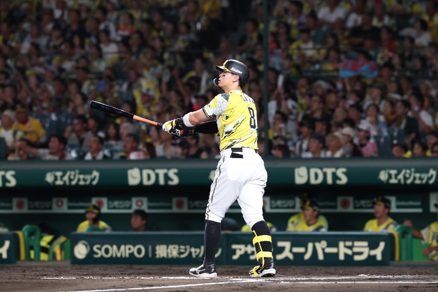 を放った阪神・佐藤輝明【写真：栗木一考】