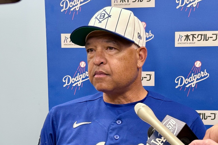 試合後の取材に応じたドジャースのデーブ・ロバーツ監督【写真:小谷真弥】