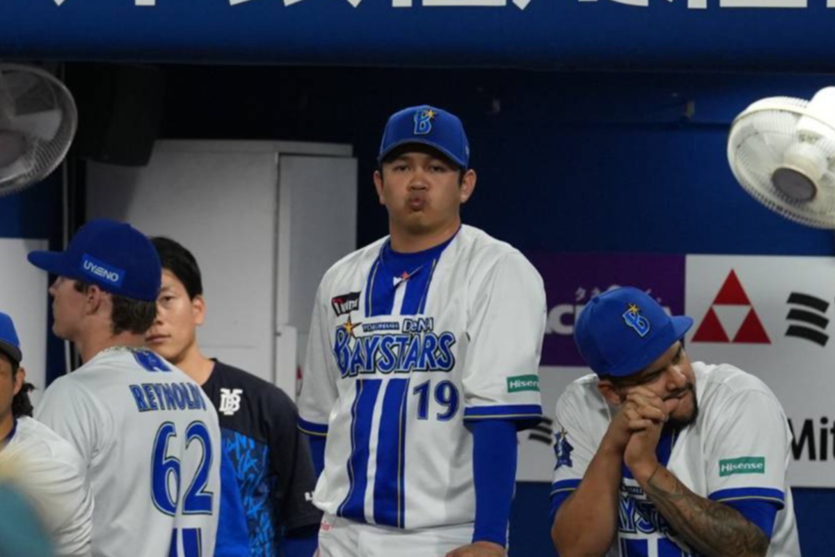 7月2日の広島戦で2者連続四球を与えて降板したDeNA・山崎康晃【写真：井上学】