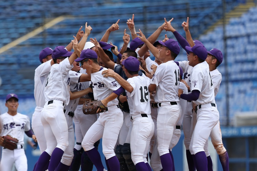 二松学舎大付を破り甲子園出場を決めた関東第一ナイン【写真：加治屋友輝】