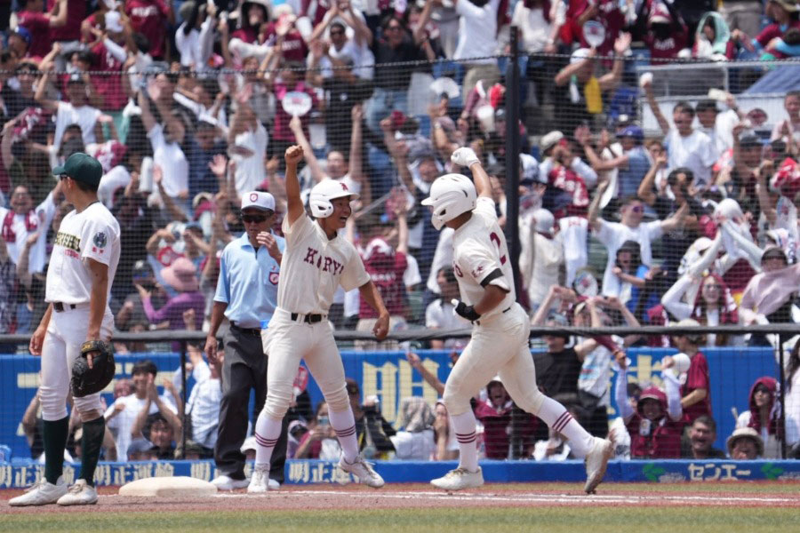 専大松戸の9回に決勝3ランを放った拓大紅陵・片岡拓月【写真：岡部直樹】