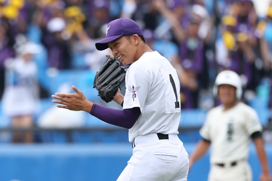 東東京大会の決勝、二松学舎大付戦で先発した関東第一・石井翔【写真：加治屋友輝】