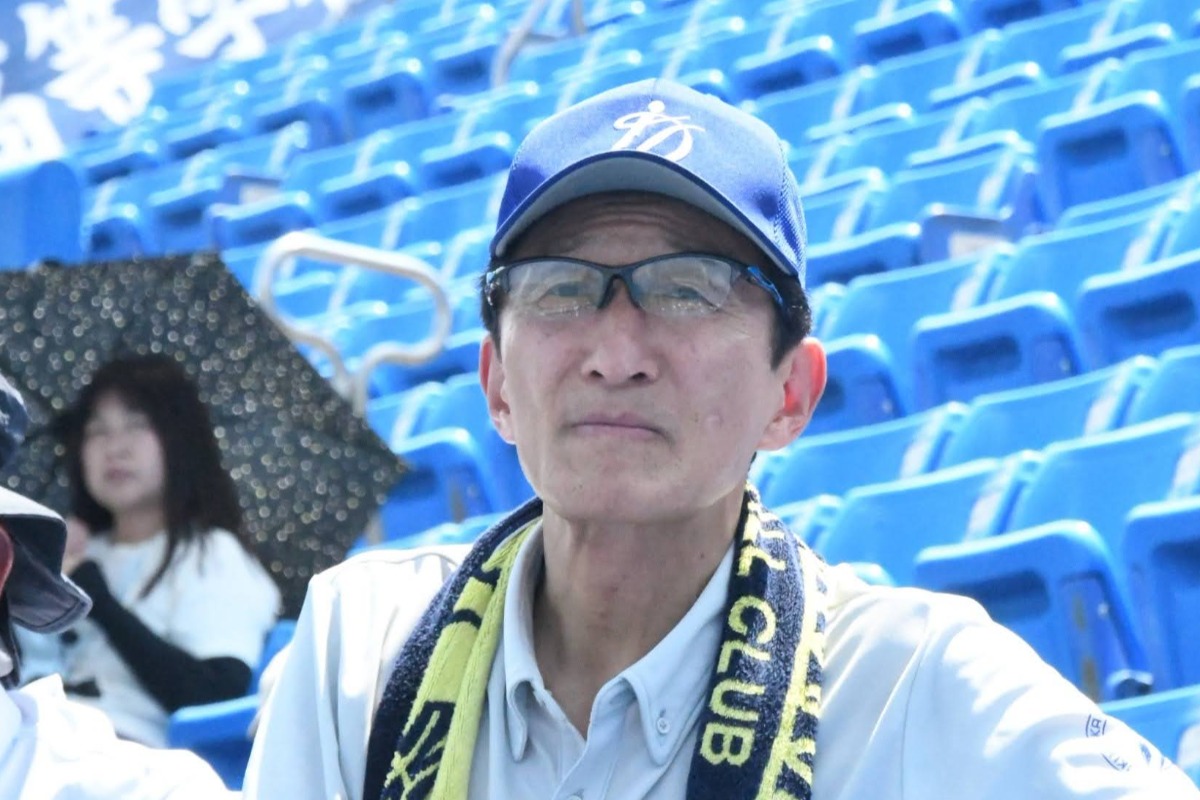 帝京戦をスタンドから見守った渡邉美樹理事長兼校長【写真：豊嶋彬】