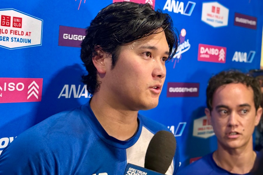 試合後、取材に応じたドジャース・大谷翔平【写真：小谷真弥】