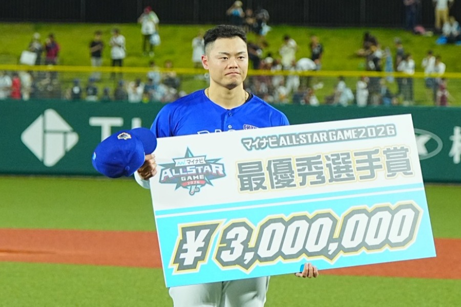 MVPを獲得した中日・細川成也【写真:荒川祐史】