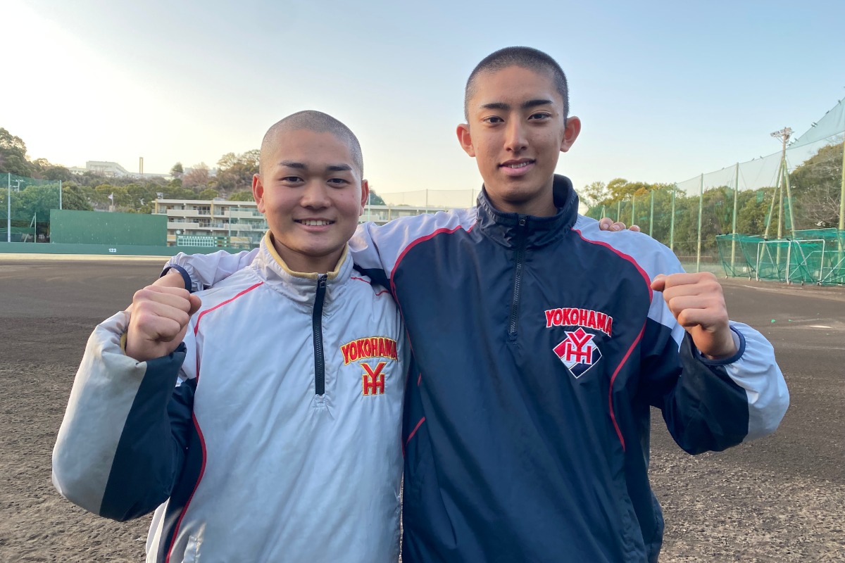 2月末、選抜の出場メンバー発表時の横浜・堀江修生（左）と織田翔希【写真：大利実】