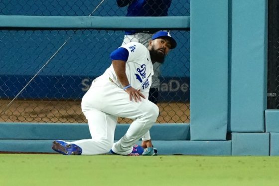 大谷の拍手の裏で…ブルペンに広がった光景「写真撮っちゃった」　目の前で起きた神業