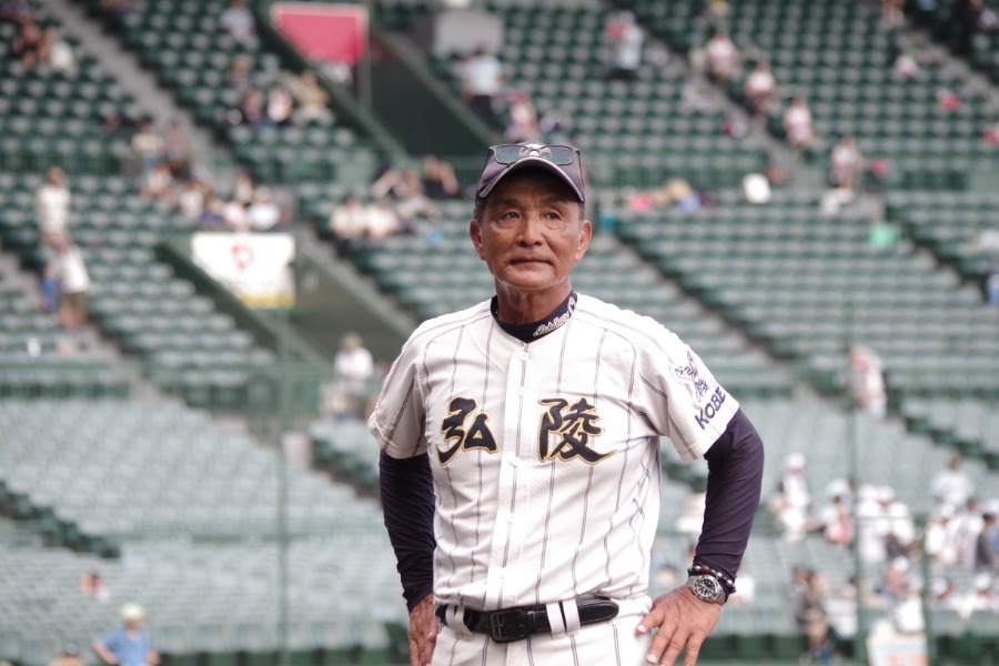 神戸弘陵・石原康司監督【写真：喜岡桜】