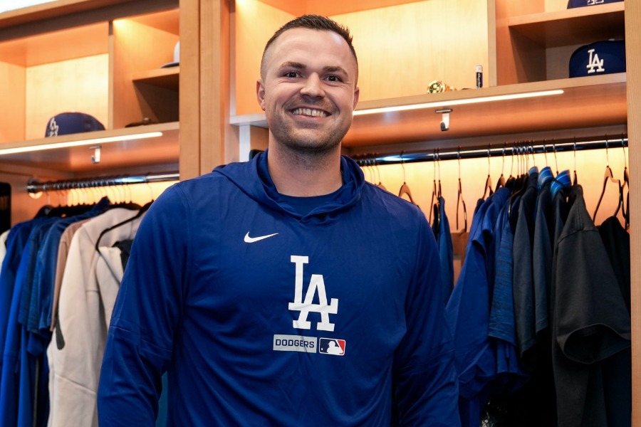 ドジャースタジアム入りしたタリク・スクーバル【写真：ドジャース公式Xより】