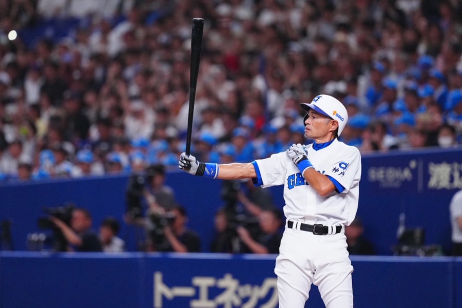 「イチロー選抜 KOBE CHIBEN」を率いるイチロー氏【写真：荒川祐史】