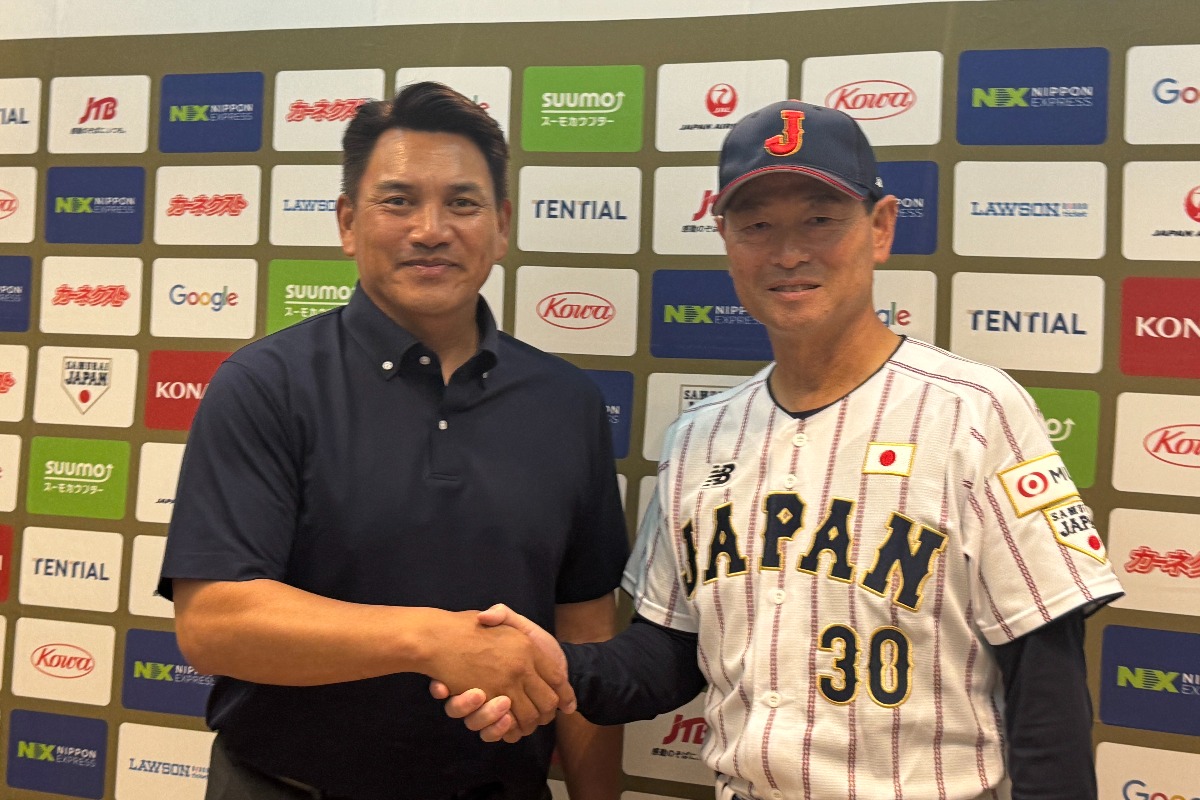 「侍ジャパン」トップチームの井口資仁監督(左)とU-12代表チーム・桑田真澄監督【写真:佐藤直子】