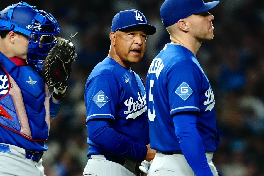 カブス戦の指揮を執ったドジャースのデーブ・ロバーツ監督【写真：黒澤崇】