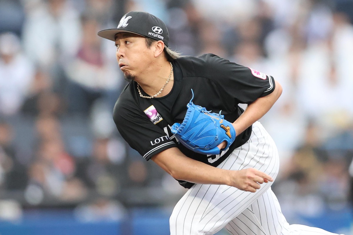 250セーブを達成したロッテ・益田直也【写真：小林靖】