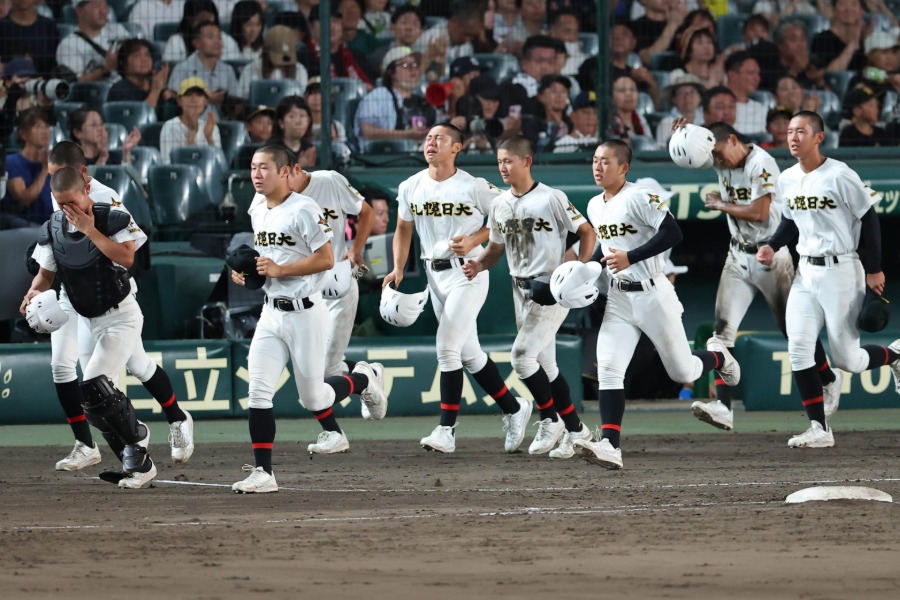 仙台育英に敗れた札幌日大ナイン【写真:アフロ】