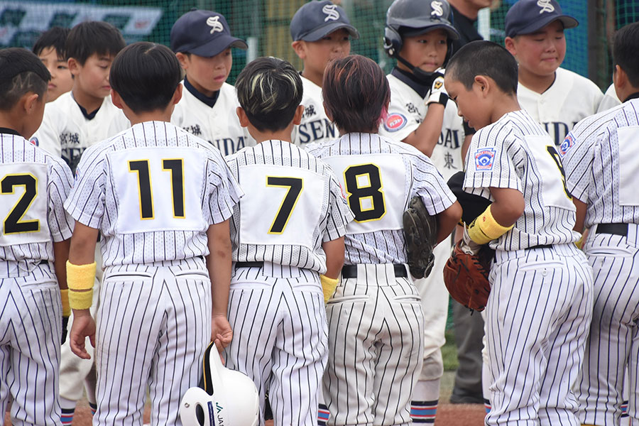長髪や明るい髪色が目立つ多摩リーグ・町田の選手たち【写真:川浪康太郎】