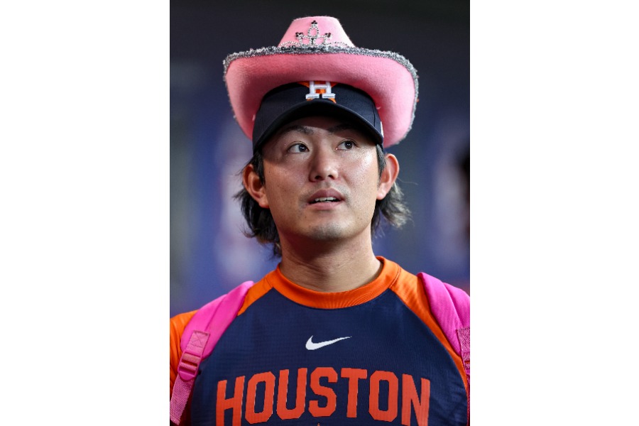カウボーイハットを被るアストロズ・今井達也【写真：アフロ】