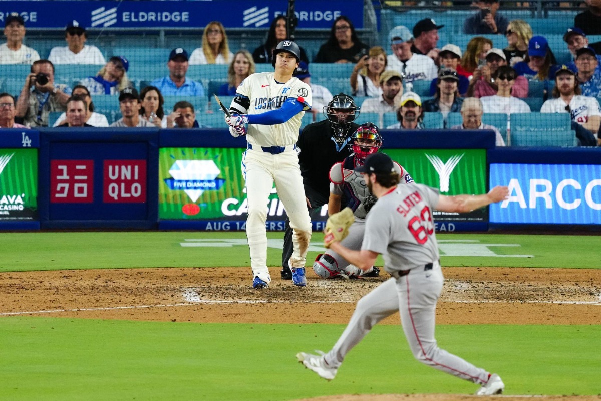 大谷の手元には砕け散ったバットが残った【写真：黒澤崇】