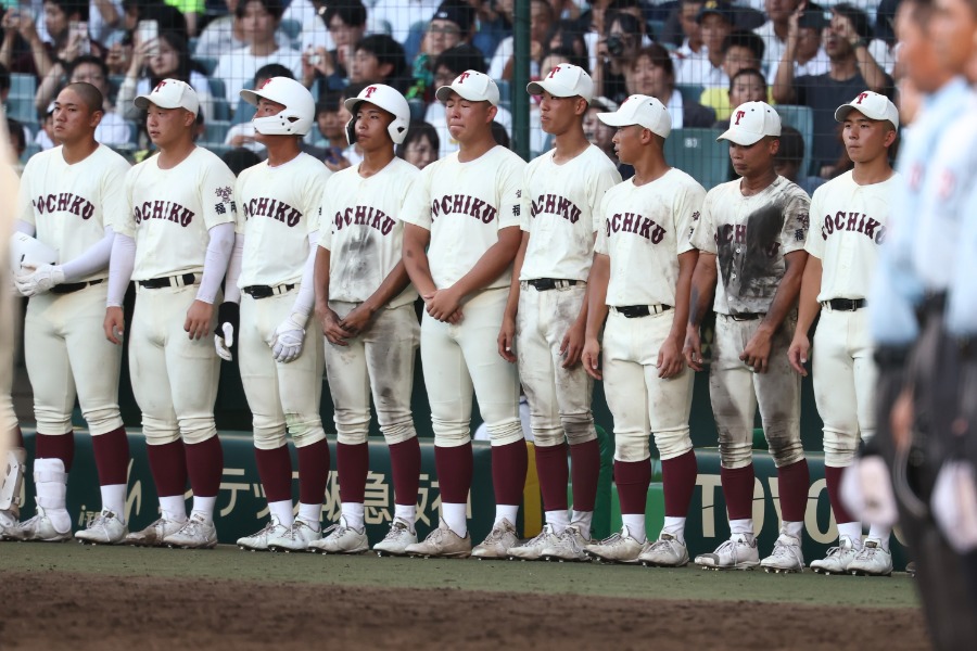 1回戦で神村学園に敗れた東筑ナイン【写真：加治屋友輝】